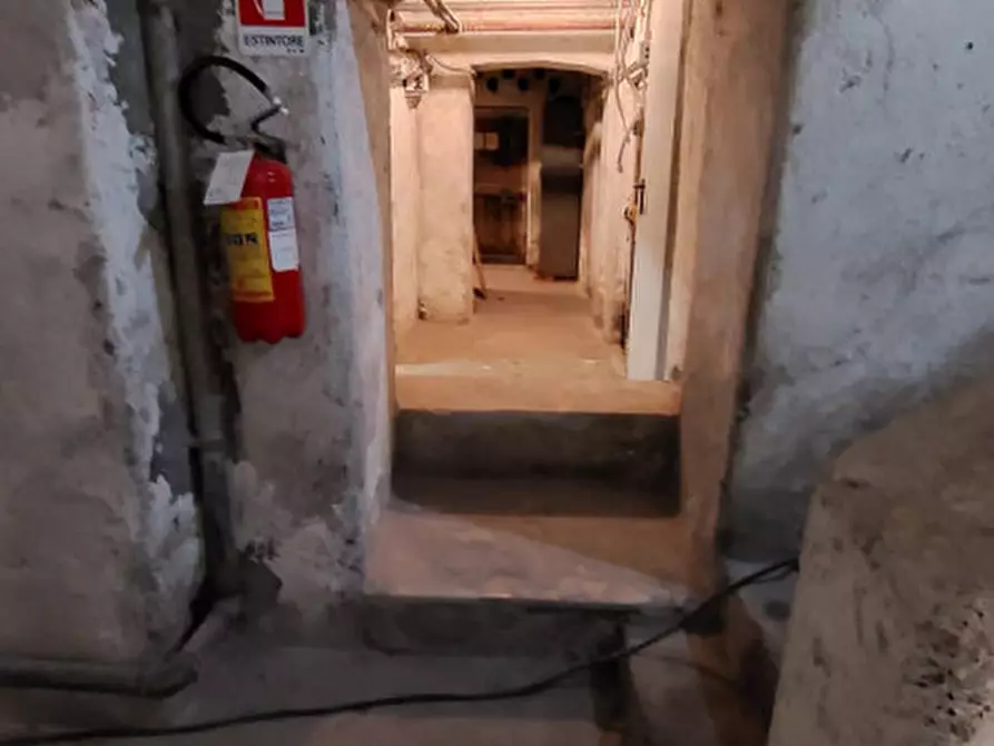Immagine 5 di Cantina in vendita  in via Pietro Maroncelli 13 a Milano