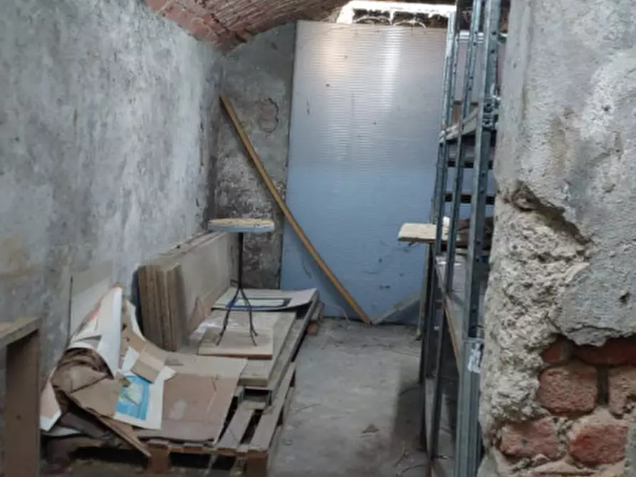 Immagine 10 di Cantina in vendita  in via Pietro Maroncelli 13 a Milano
