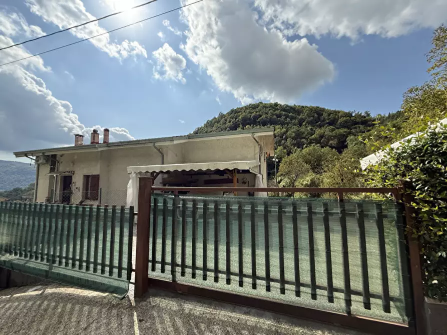 Immagine 5 di Casa bifamiliare in vendita  a Badia Calavena