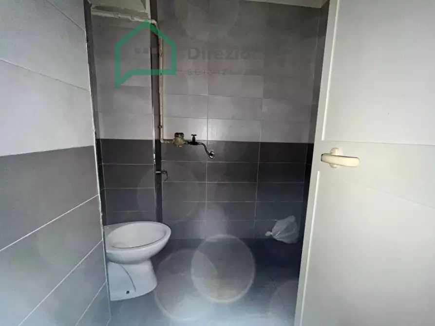 Immagine 7 di Negozio in vendita  in VIA PARMA a Napoli