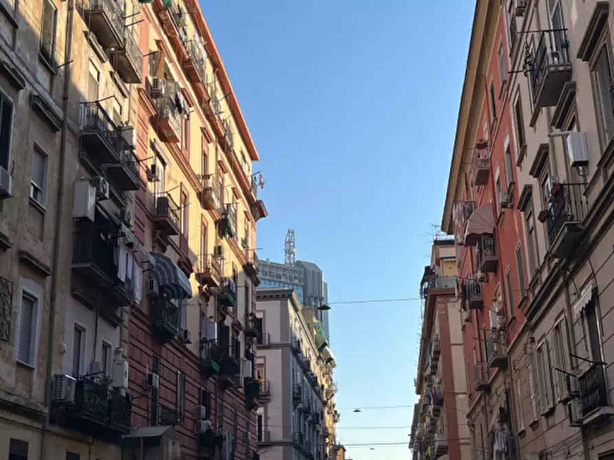 Immagine 10 di Negozio in vendita  in VIA PARMA a Napoli