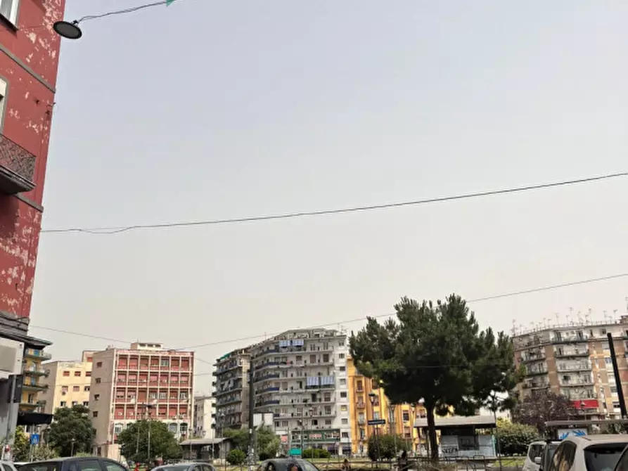 Immagine 10 di Negozio in vendita  in VIA PARMA a Napoli
