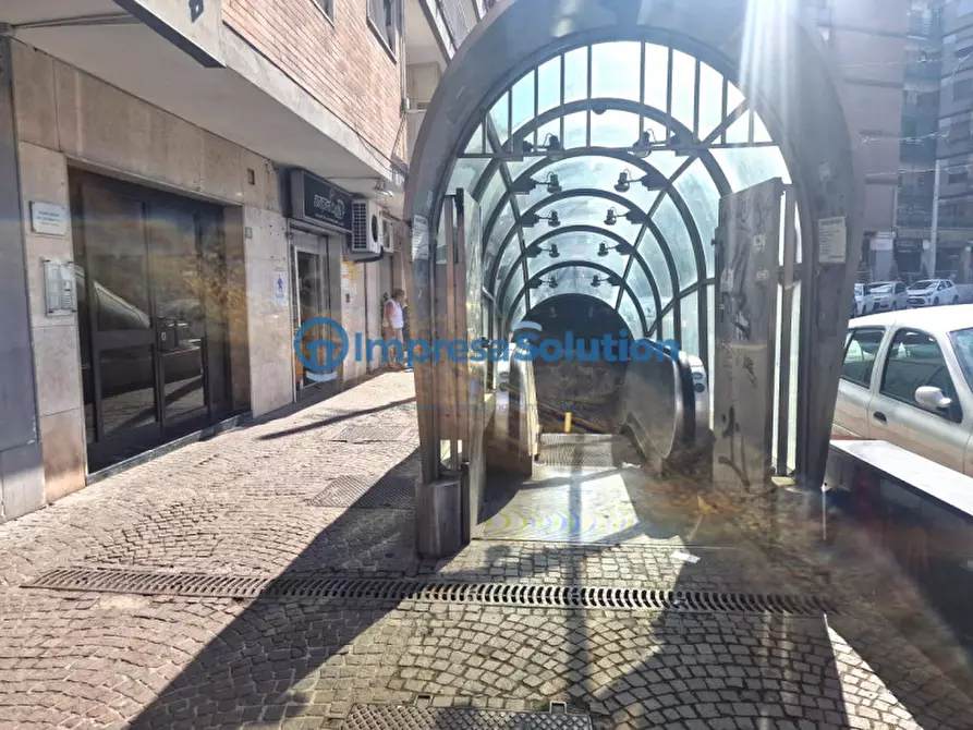 Immagine 2 di Negozio in vendita  in Via Antonino D'Antona a Napoli