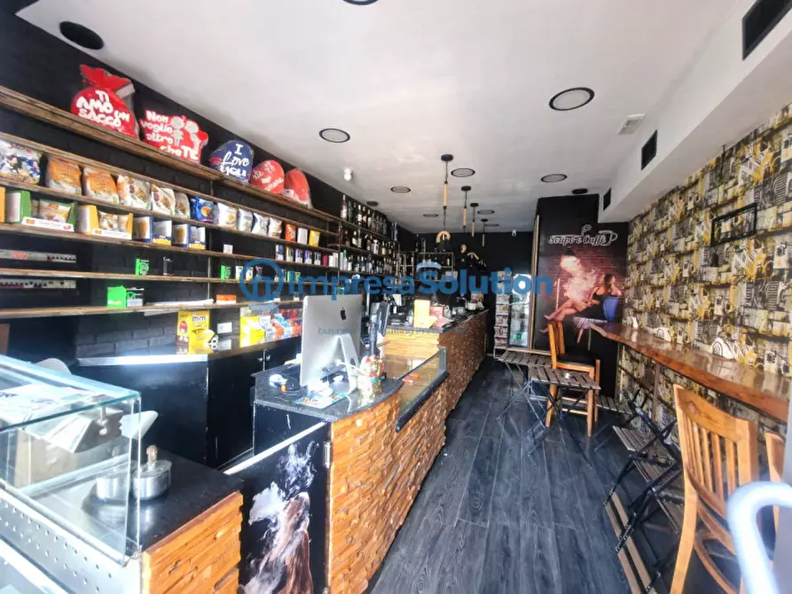 Immagine 5 di Negozio in vendita  in Via Antonino D'Antona a Napoli