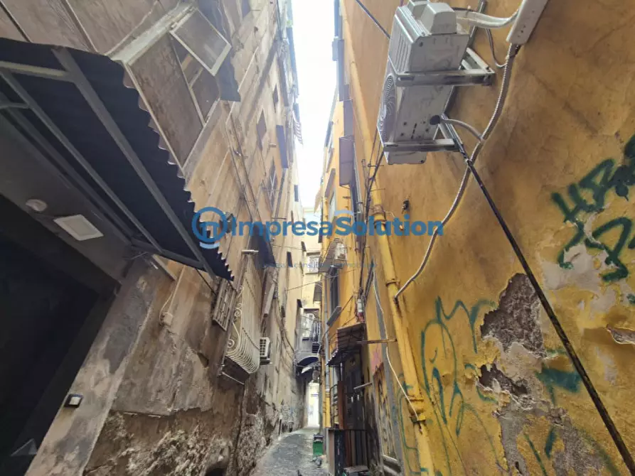 Immagine 1 di Appartamento in vendita  in Supportico Santi Apostoli a Napoli