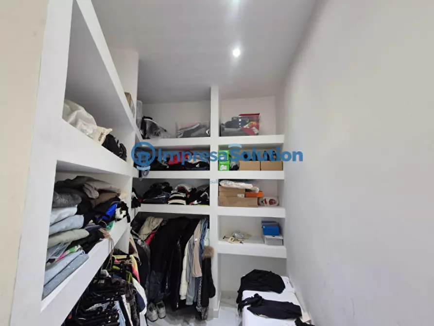 Immagine 8 di Appartamento in vendita  in Supportico Santi Apostoli a Napoli