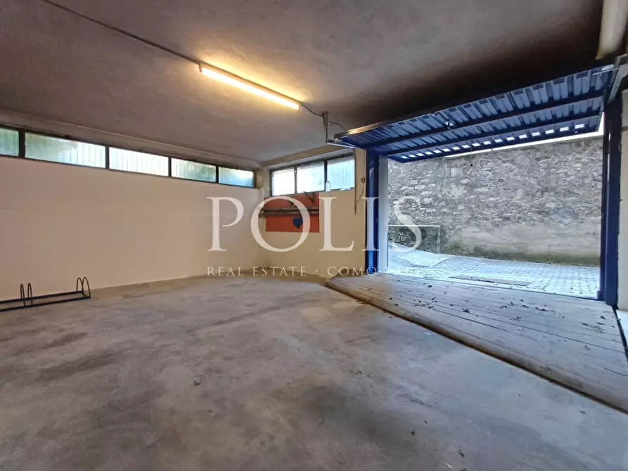 Immagine 2 di Garage in affitto  a Como