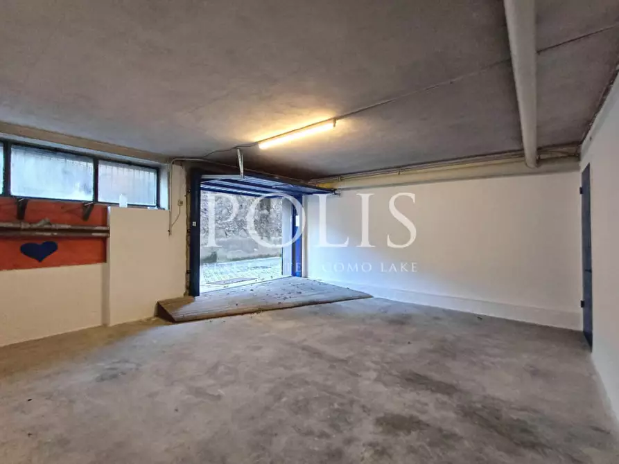 Immagine 3 di Garage in affitto  a Como