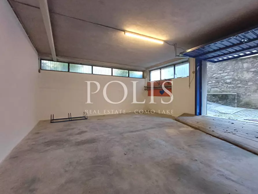 Immagine 4 di Garage in affitto  a Como