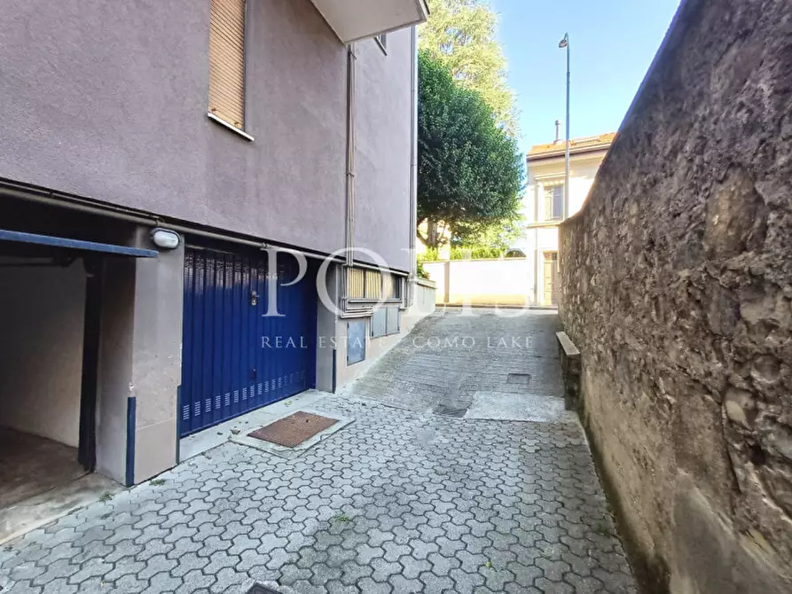 Immagine 6 di Garage in affitto  a Como