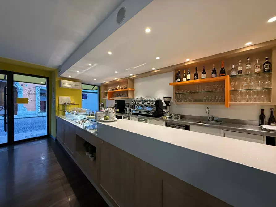 Immagine 1 di Attività commerciale in vendita  a Trento
