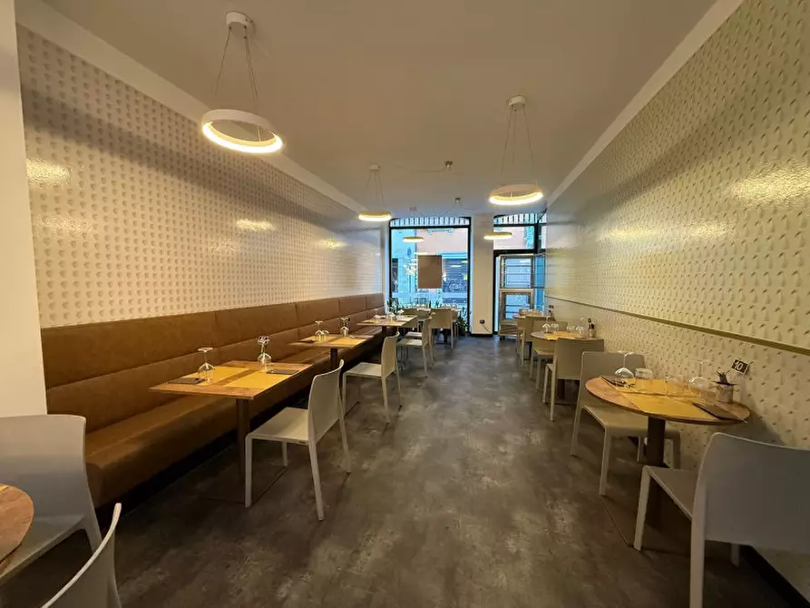 Immagine 2 di Attività commerciale in vendita  a Trento