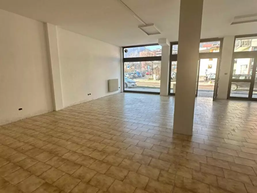 Immagine 6 di Negozio in vendita  a Trento