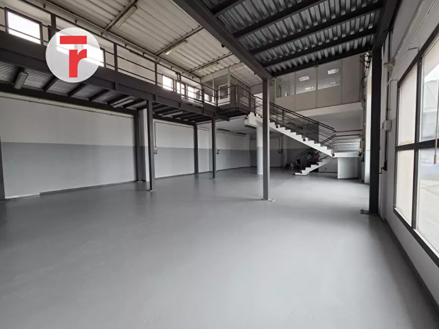 Immagine 2 di Capannone industriale in affitto  in Strada del Santo a Cadoneghe