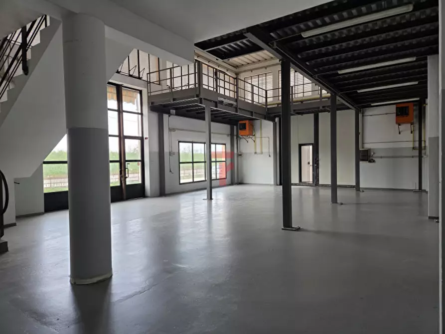 Immagine 8 di Capannone industriale in affitto  in Strada del Santo a Cadoneghe