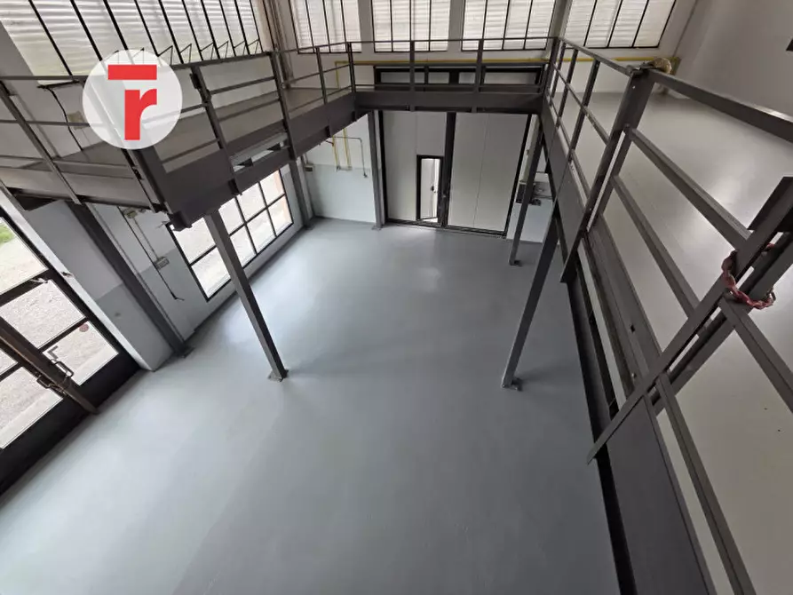 Immagine 10 di Capannone industriale in affitto  in Strada del Santo a Cadoneghe
