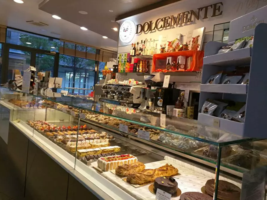 Immagine 1 di Attività commerciale in vendita  in Via della costituzione a Trento