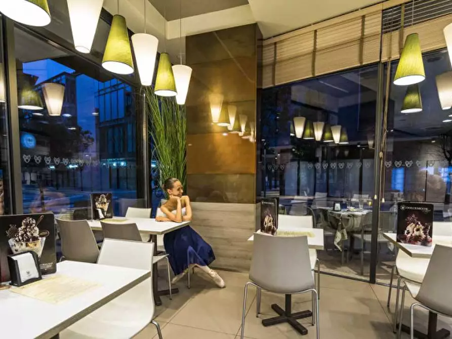 Immagine 2 di Attività commerciale in vendita  in Via della costituzione a Trento