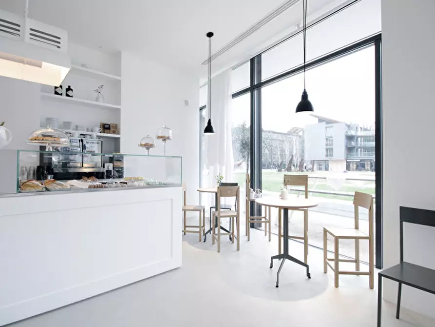 Immagine 2 di Attività commerciale in vendita  in VIALE DELLA COSTITUZIONE a Trento