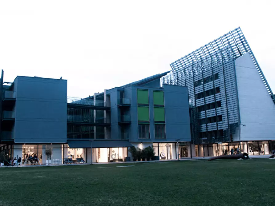 Immagine 4 di Attività commerciale in vendita  in VIALE DELLA COSTITUZIONE a Trento