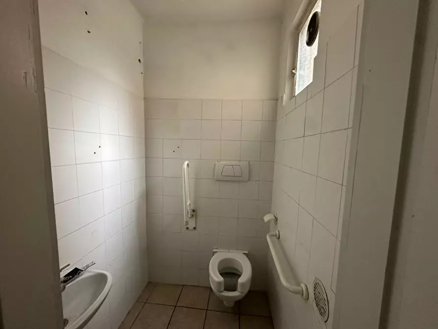 Immagine 6 di Attività commerciale in vendita  in VIA GIUSTI a Trento