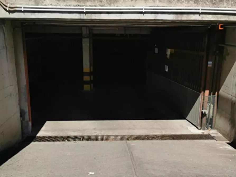 Immagine 2 di Magazzino in vendita  in Largo Nino Franchellucci 85 a Roma