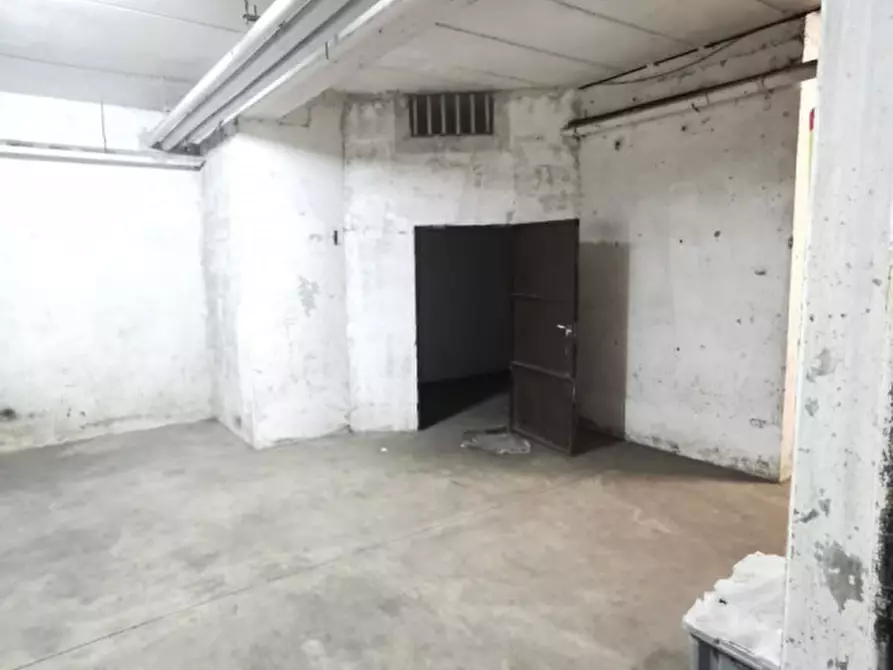 Immagine 4 di Magazzino in vendita  in Largo Nino Franchellucci 85 a Roma