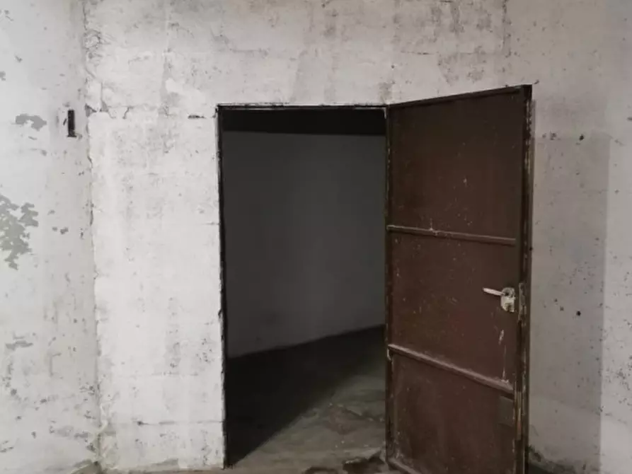 Immagine 11 di Magazzino in vendita  in Largo Nino Franchellucci 85 a Roma