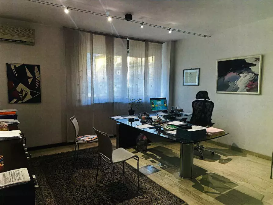 Immagine 1 di Ufficio in vendita  in Via della Mendola - Alte Mendelstraße a Bolzano