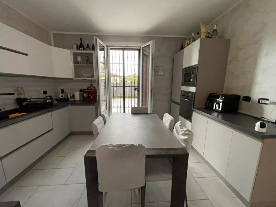 Immagine 8 di Villetta a schiera in vendita  a Suzzara