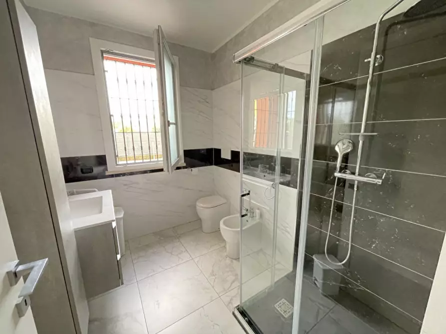 Immagine 12 di Villetta a schiera in vendita  a Suzzara