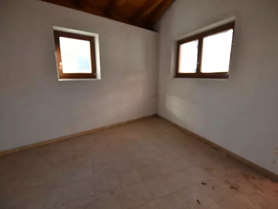 Immagine 13 di Appartamento in vendita  a Romeno