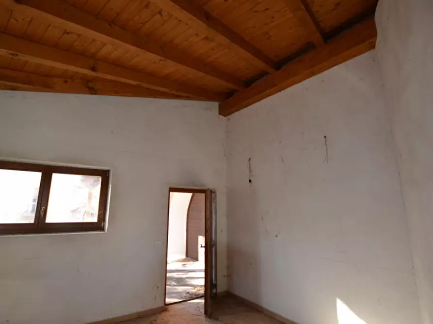 Immagine 14 di Appartamento in vendita  a Romeno