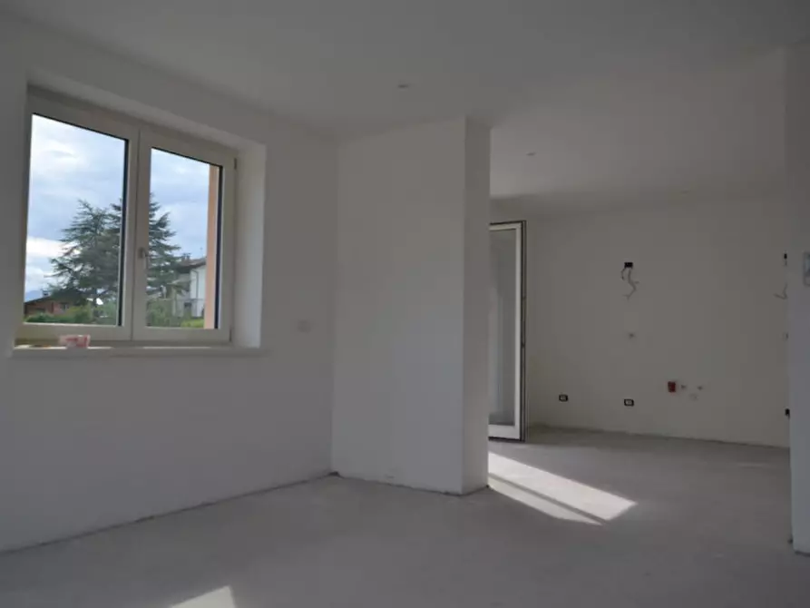 Immagine 7 di Appartamento in vendita  a Romeno