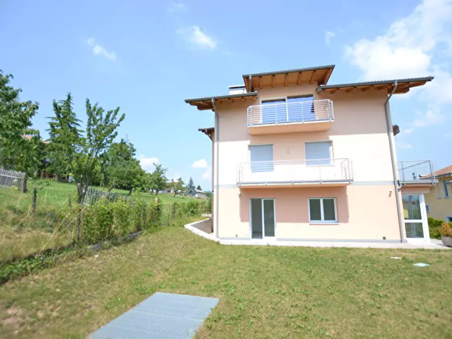 Immagine 10 di Appartamento in vendita  a Romeno