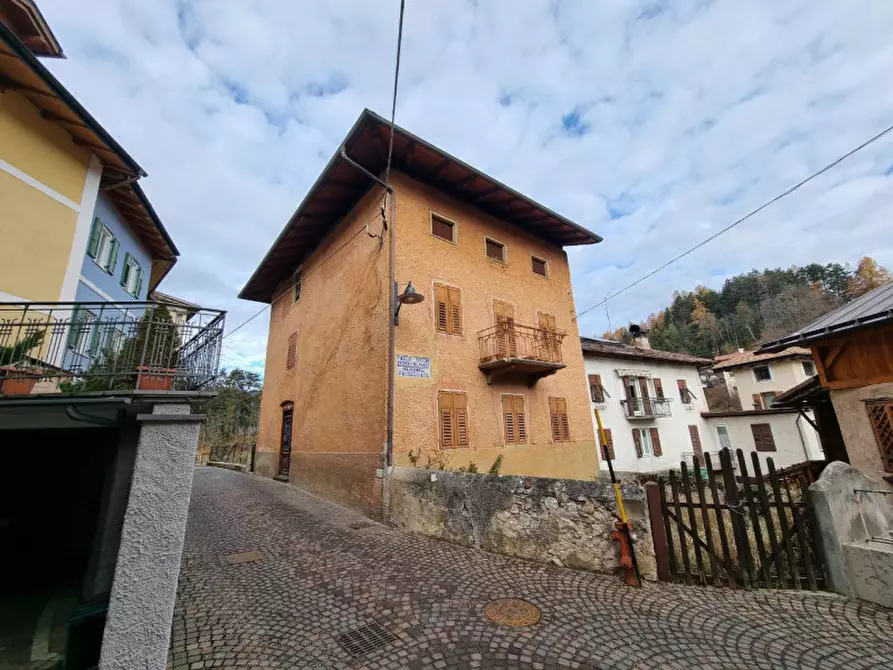 Immagine 2 di Casa indipendente in vendita  in Via Santa Lucia a Borgo D'anaunia