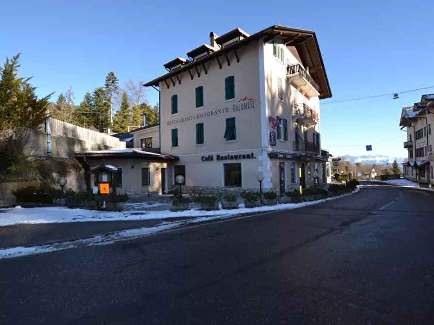 Immagine 2 di Attività commerciale in vendita  a Cavareno