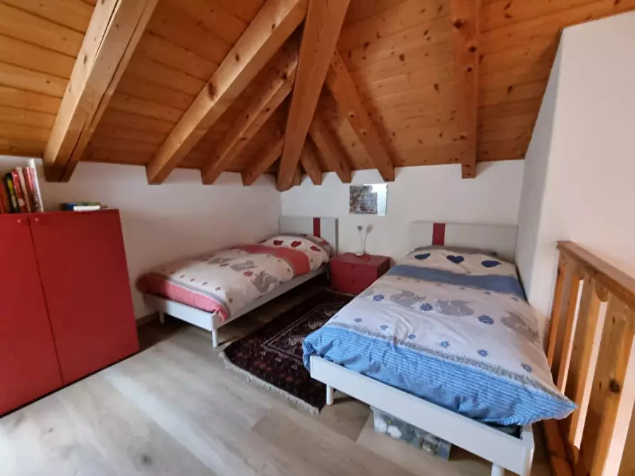 Immagine 1 di Appartamento in vendita  a Romeno