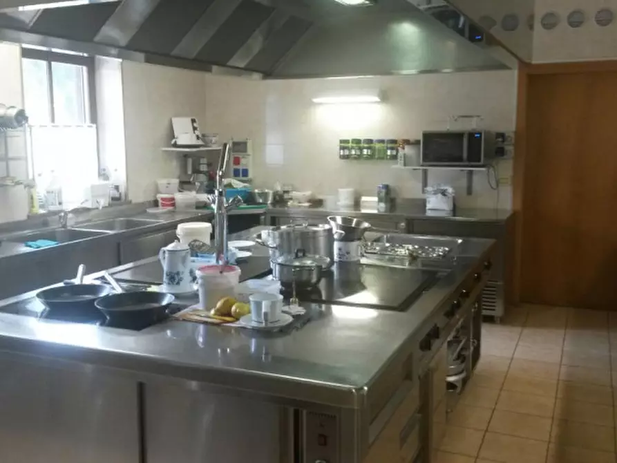 Immagine 10 di Attività commerciale in vendita  a Cavareno