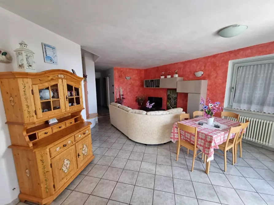 Immagine 1 di Villa in vendita  a Borgo D'anaunia