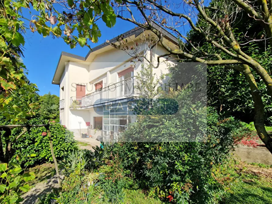 Immagine 3 di Villa in vendita  in via Andrea Del Sarto 23 a Varese