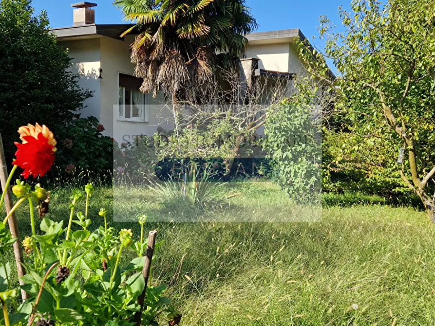 Immagine 4 di Villa in vendita  in via Andrea Del Sarto 23 a Varese