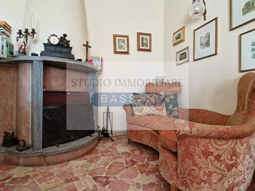 Immagine 9 di Villa in vendita  in via Andrea Del Sarto 23 a Varese