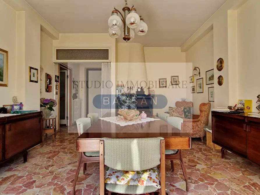 Immagine 10 di Villa in vendita  in via Andrea Del Sarto 23 a Varese