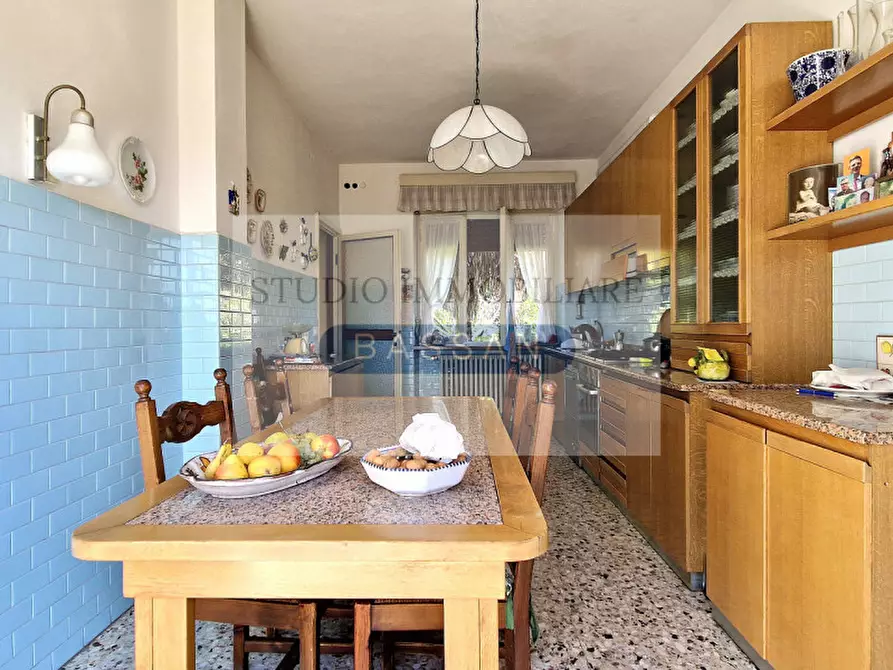 Immagine 11 di Villa in vendita  in via Andrea Del Sarto 23 a Varese