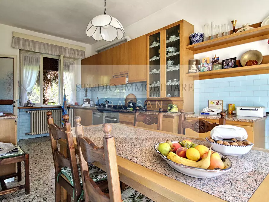 Immagine 12 di Villa in vendita  in via Andrea Del Sarto 23 a Varese