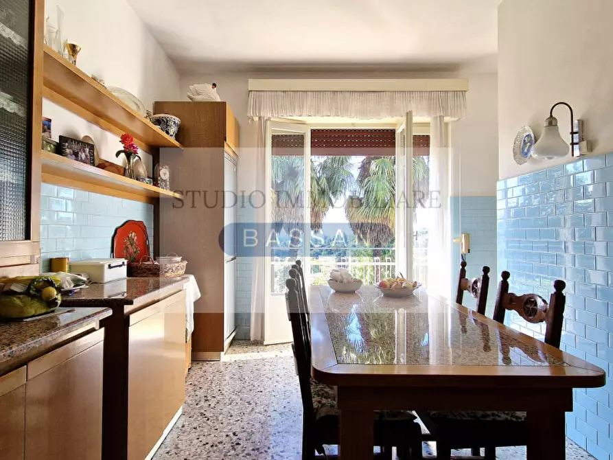 Immagine 13 di Villa in vendita  in via Andrea Del Sarto 23 a Varese