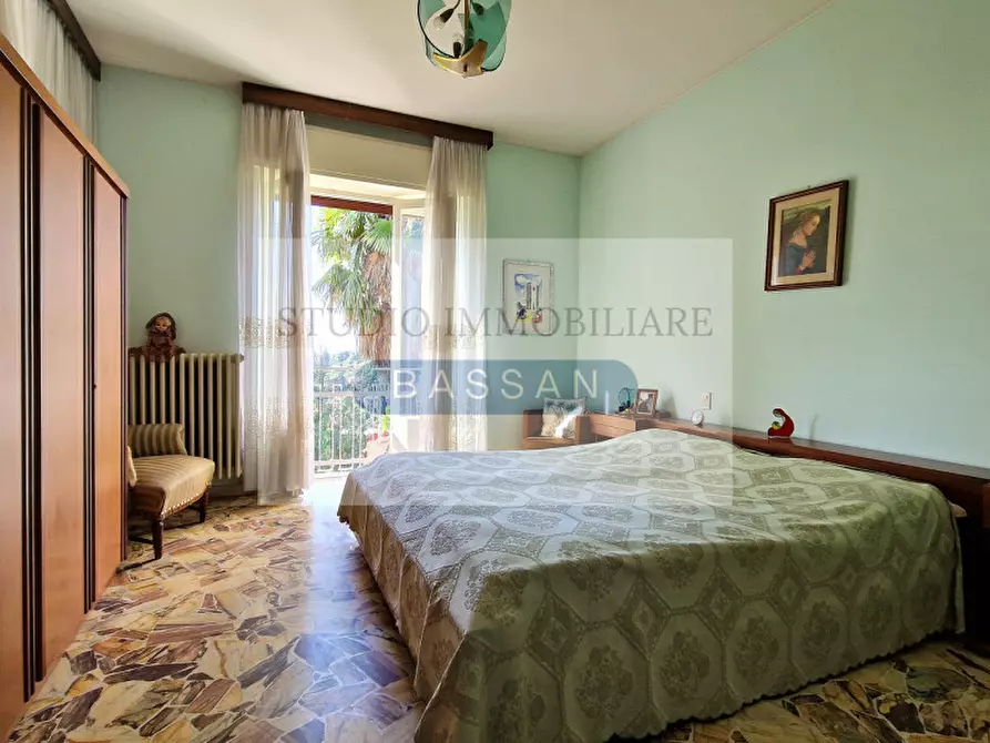 Immagine 17 di Villa in vendita  in via Andrea Del Sarto 23 a Varese