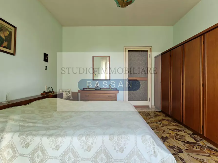 Immagine 18 di Villa in vendita  in via Andrea Del Sarto 23 a Varese