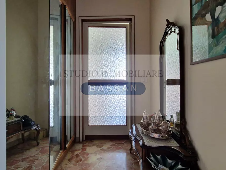 Immagine 19 di Villa in vendita  in via Andrea Del Sarto 23 a Varese